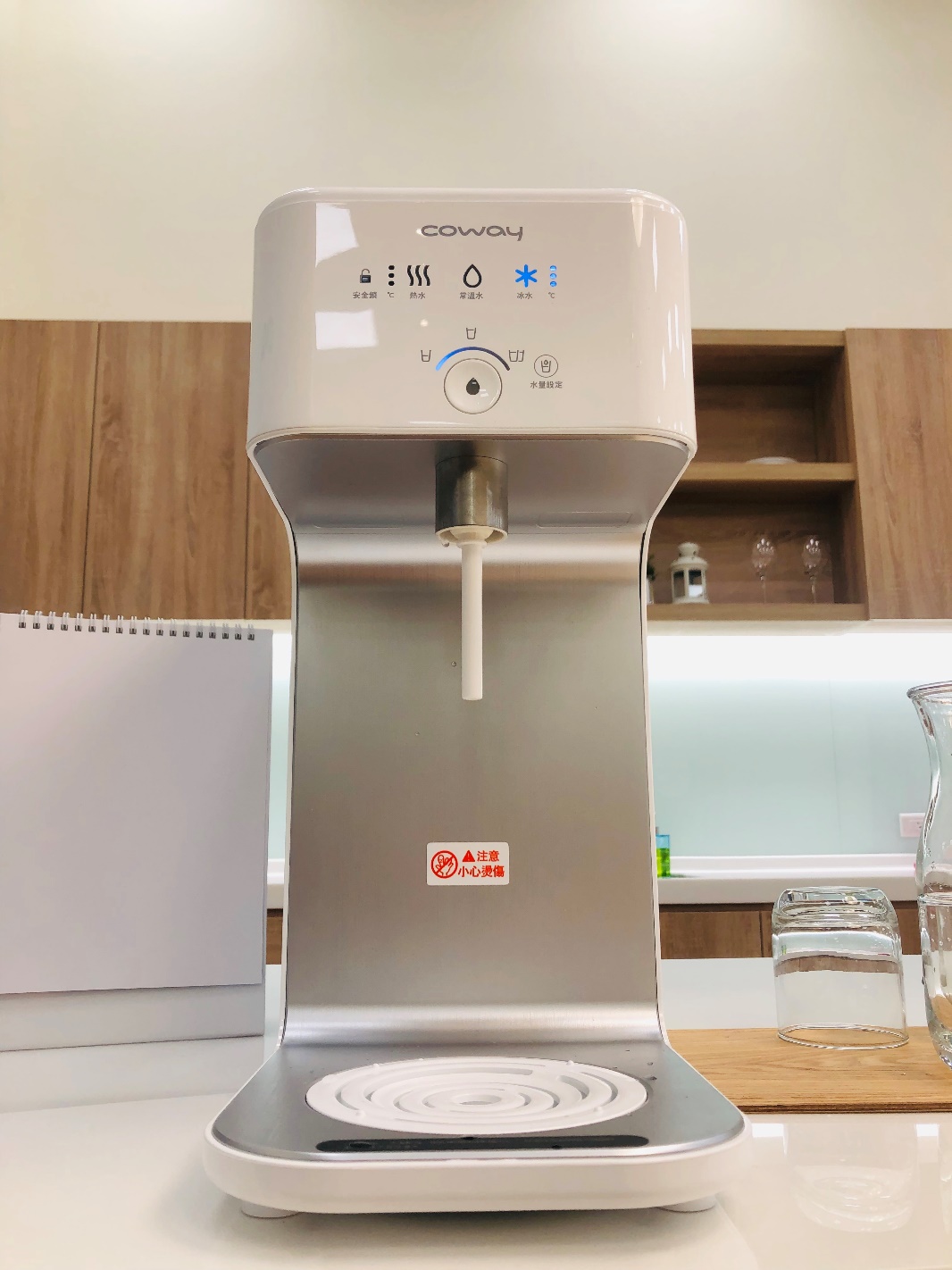 理科太太推薦 Coway濾淨智控飲水機冰溫瞬熱桌上型chp 242n 贈軟水專用淨水器市值 3500 Momo好物開箱部落格